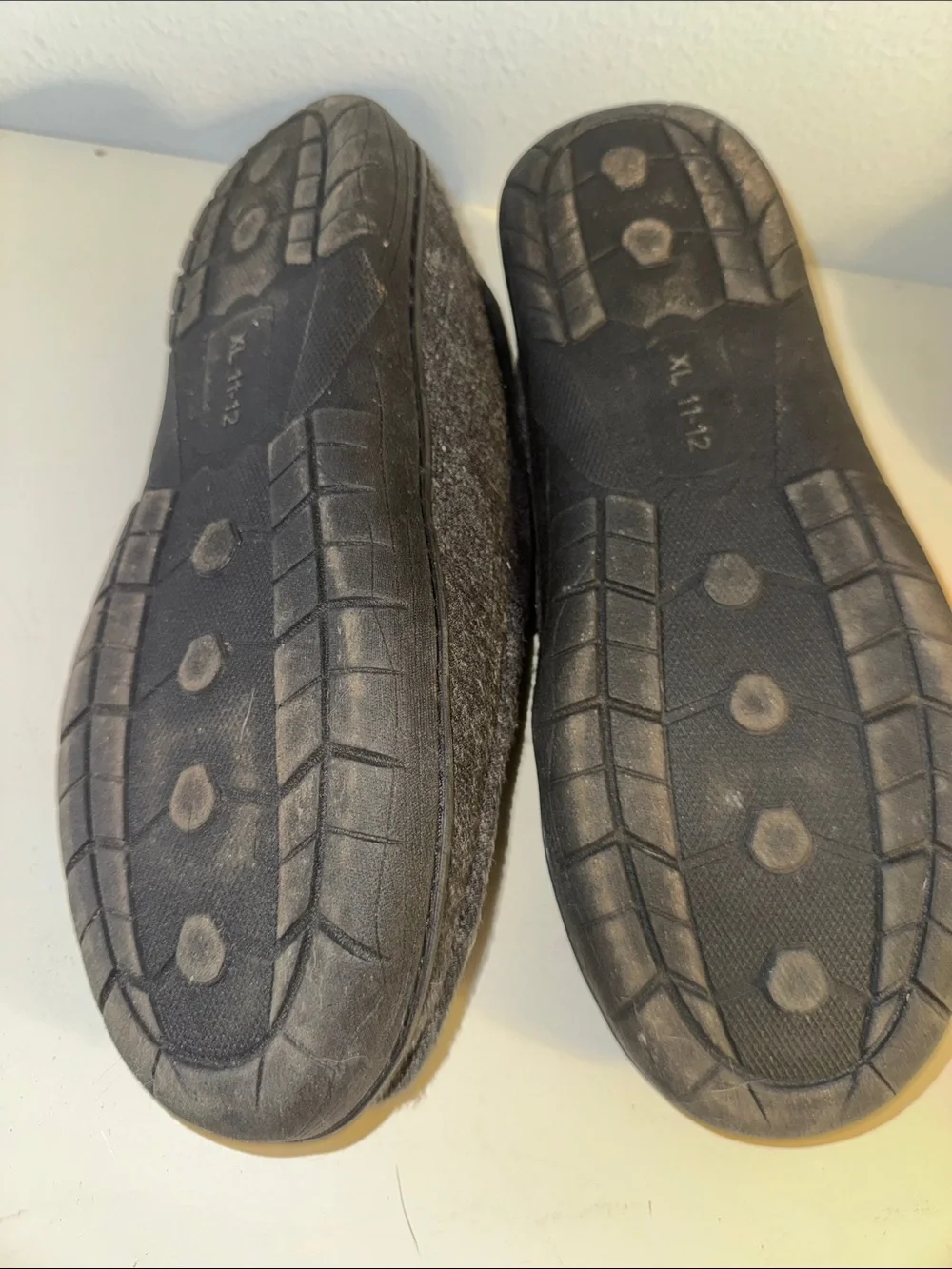 Wembley Classic Indoor/Outdoor Microsuede Movcasin Slippers  Men’s XL 11-12